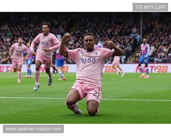 克鲁皮替补登场梅开二度 伯恩茅斯与水晶宫激战成平局